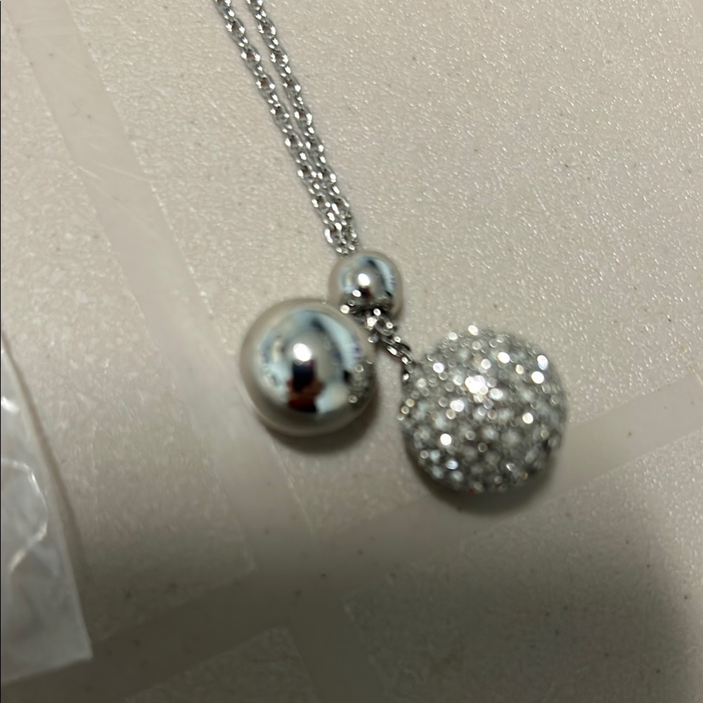NEW Elegant Crystal & Silver tone Ball Lariat Necklace